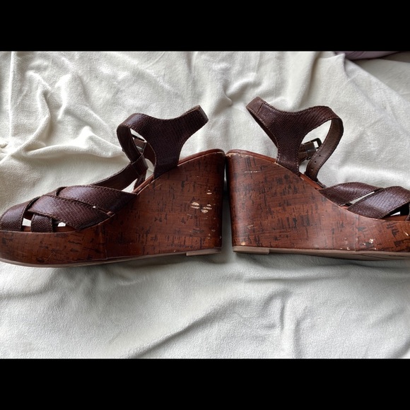 Maurices open wedges size 10 has wear and tear - Picture 4 of 6